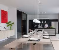 Villa Issi, Mesa de comedor