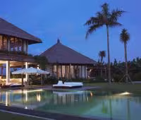 Villa Shalimar, Piscina de noche