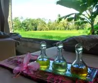 Villa Bamboo, Masaje