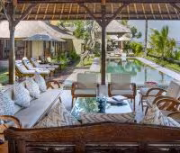 Villa Cemara, Sala de estar con vista al mar