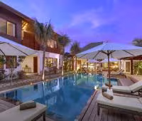 Villa Tangram, Piscina de noche